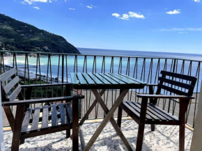 Ocean View Villa with Fast WI-FI and Elevator to Town Levanto